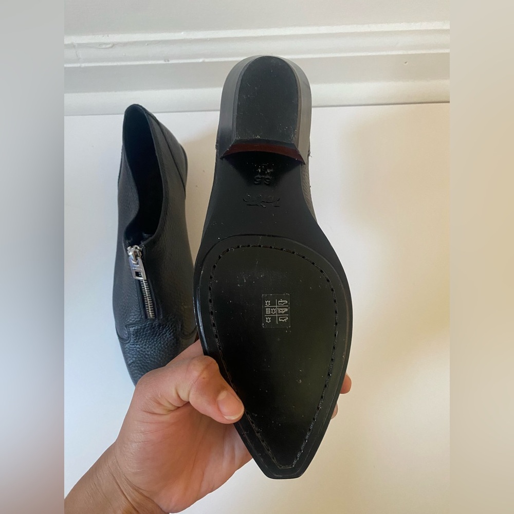 Coach Pointed Toe Black Low Heel Leather Zip-Up Shoes mens 6.5 / womens 8 - Picture 3 of 6